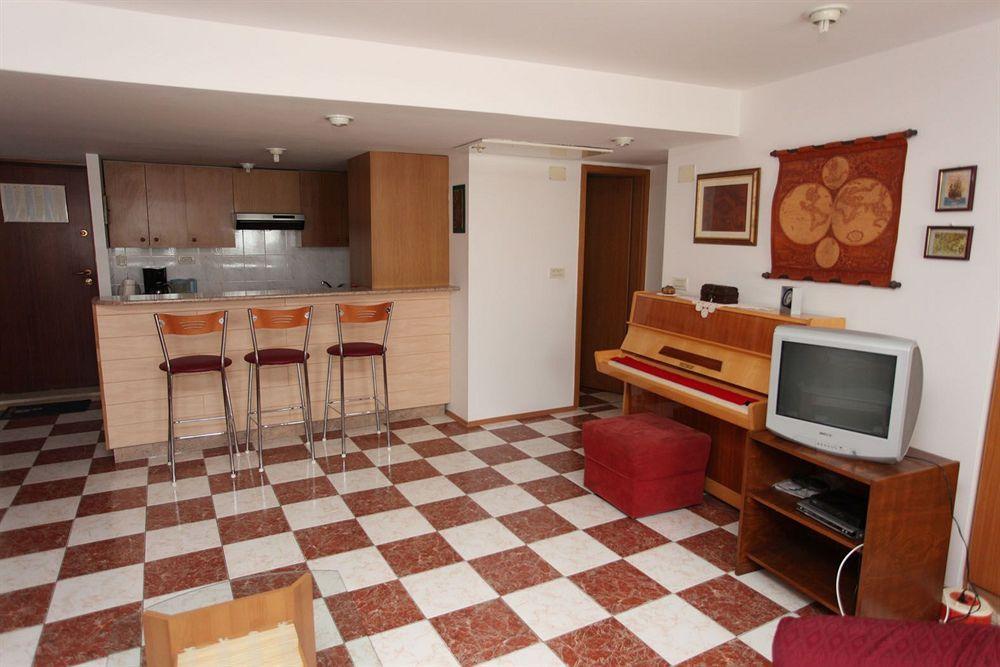 Split Apartments Peric Dış mekan fotoğraf