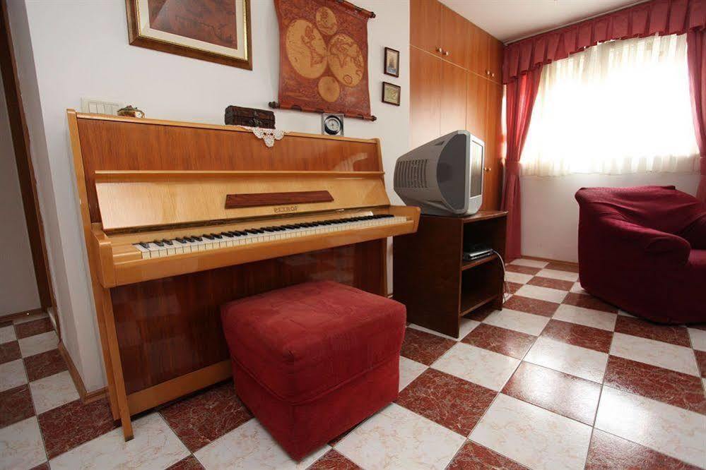 Split Apartments Peric Dış mekan fotoğraf